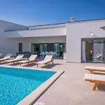 Villa Mateo
